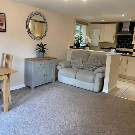 Appartamento Self Contained - Own Entrance High Wycombe Esterno foto