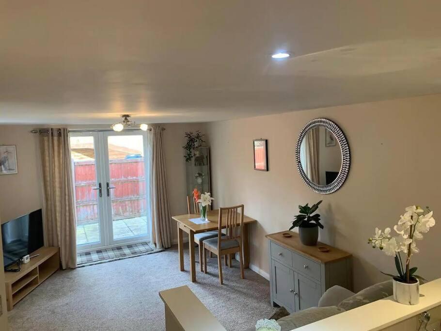 Appartamento Self Contained - Own Entrance High Wycombe Esterno foto