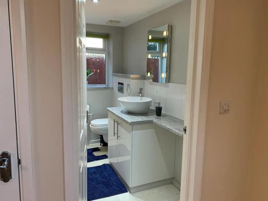 Appartamento Self Contained - Own Entrance High Wycombe Esterno foto