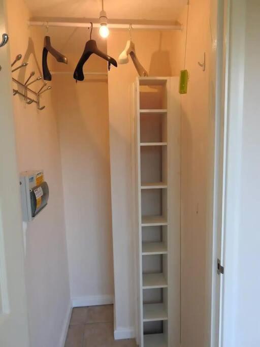 Appartamento Self Contained - Own Entrance High Wycombe Esterno foto